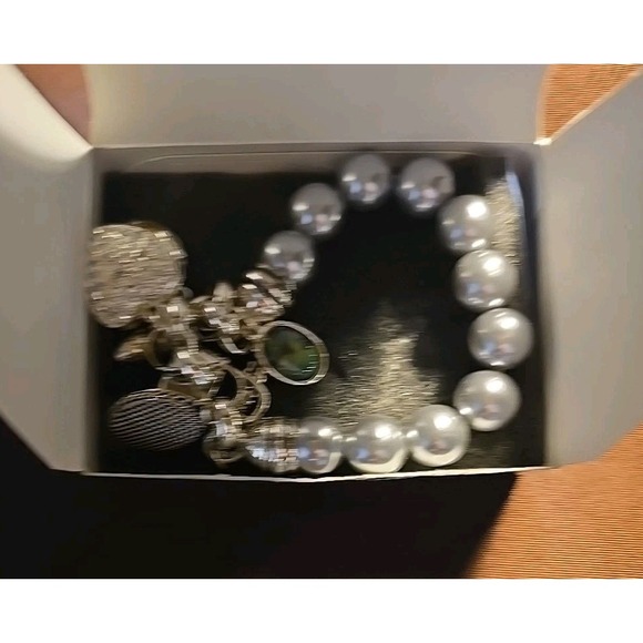 Vintage AVON Stretch‎ Bracelet Beaded Silver Tone Heart Locket Charm 2008 NIB - Picture 3 of 6